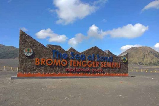 Tugu Nama di Gunung Bromo Diprotes